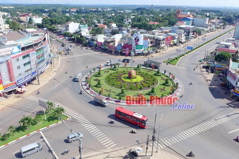 Vòng xoay ngã tư Đồng Xoài, điểm kết nối Thành phố Hồ Chí Minh, Bình Dương, Bình Phước với các tỉnh Tây Nguyên thông qua các tuyến giao thông huyết mạch quốc lộ 14 và ĐT741 Vòng xoay ngã tư Đồng Xoài, điểm kết nối Thành phố Hồ Chí Minh, Bình Dương, Bình Phước với các tỉnh Tây Nguyên thông qua các tuyến giao thông huyết mạch quốc lộ 14 và ĐT741